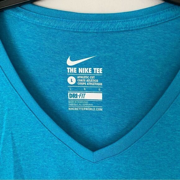 Nike The Nike Tee Women’s V Neck Short Sleeve Teeshirt Blue size L Dri Fit - Picture 4 of 4